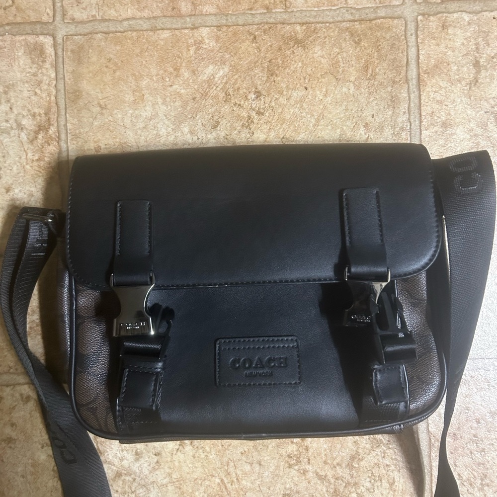 Authentic Coach Black brown Leather Messenger Bag crossbody unisex work bag